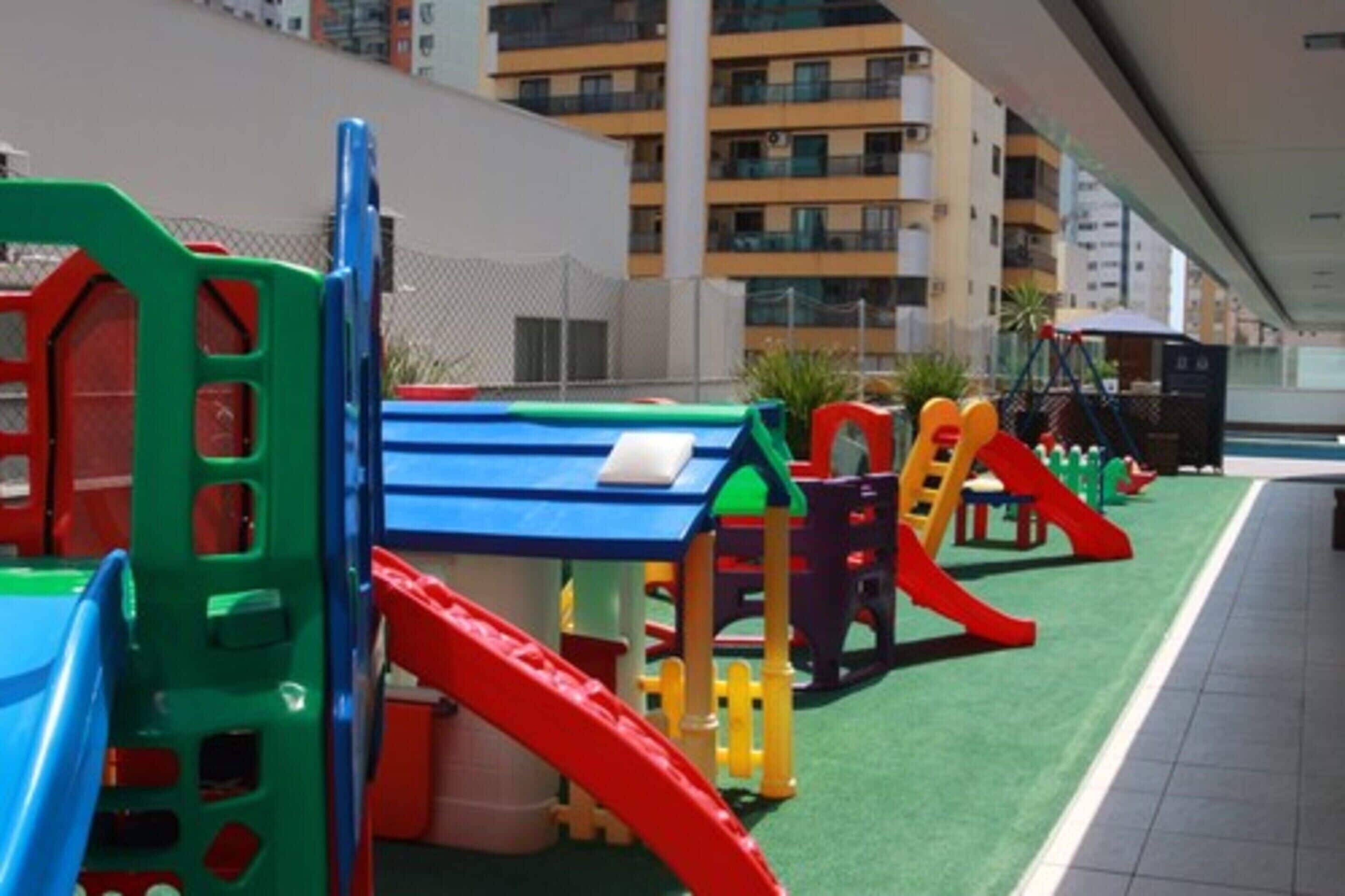 子供用の遊び場 - 屋外