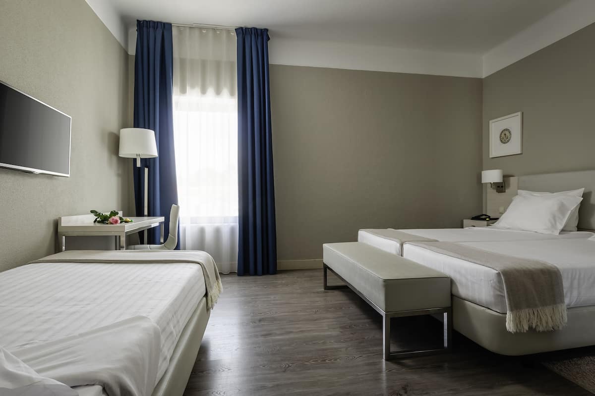 Triple Room | 1 bedroom, in-room safe, desk, free WiFi