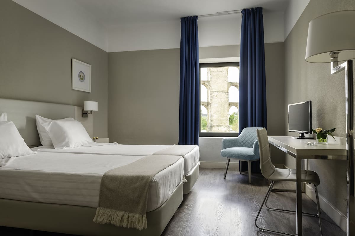 Twin Room | 1 bedroom, in-room safe, desk, free WiFi