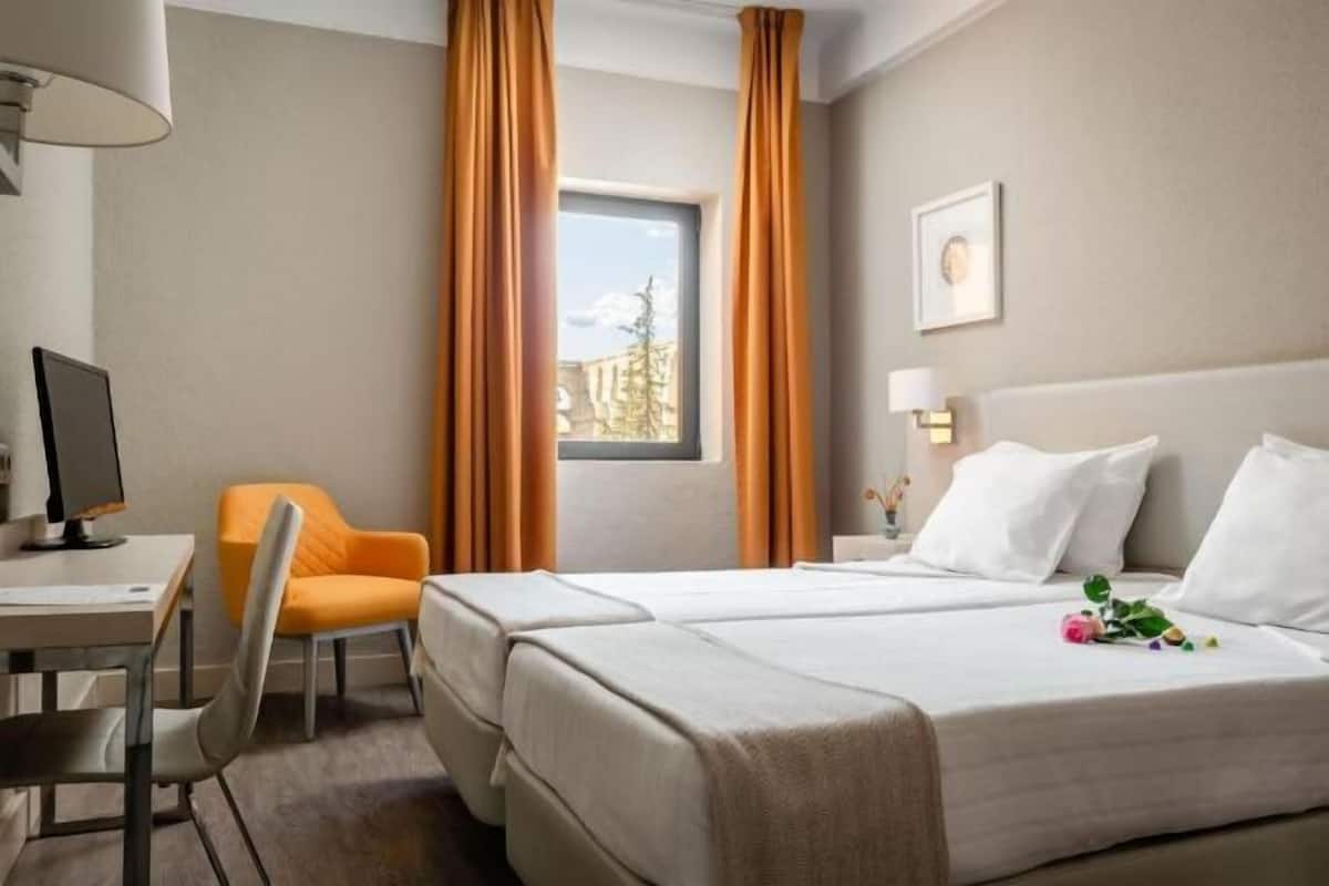 1 bedroom, in-room safe, desk, free WiFi