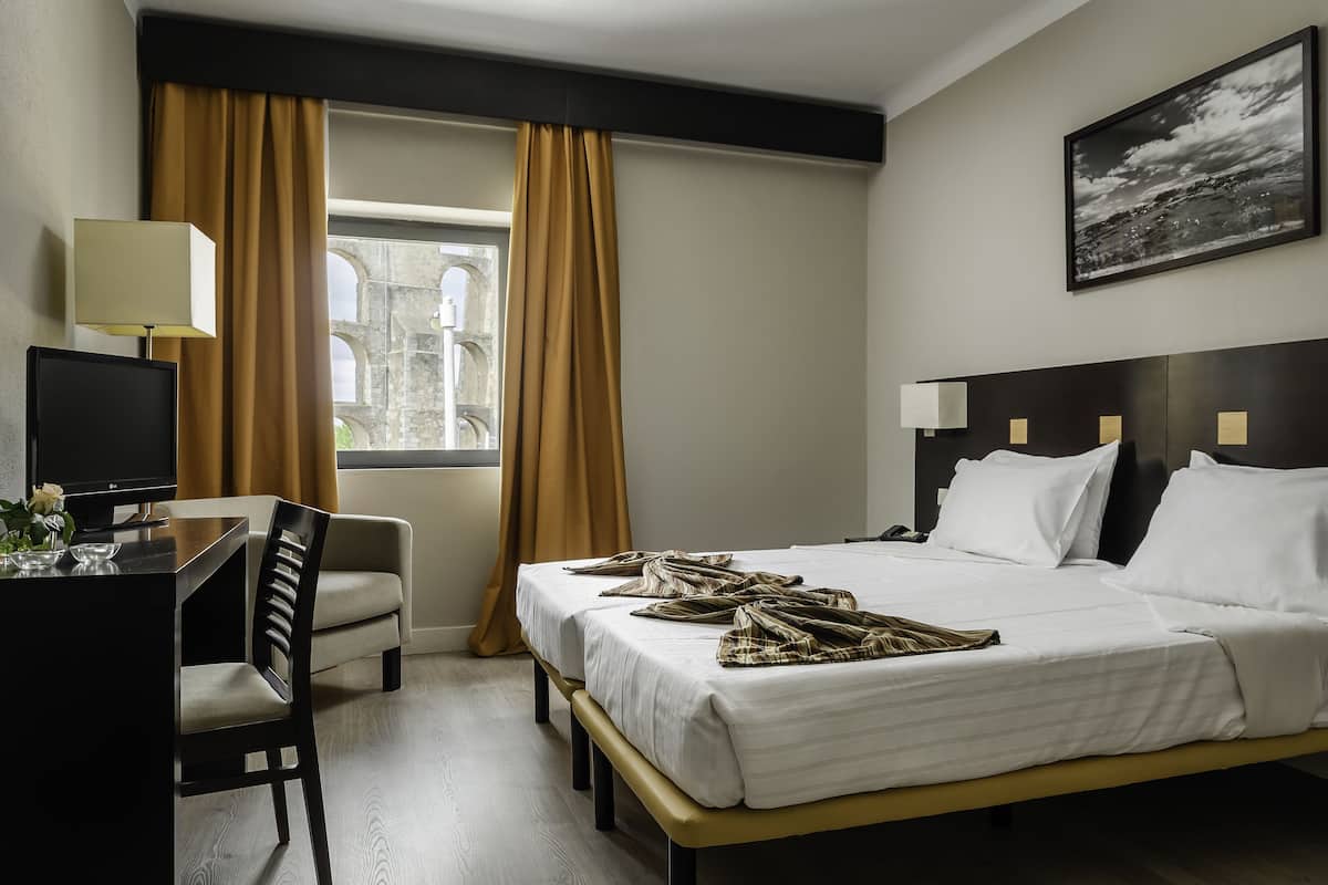 1 bedroom, in-room safe, desk, free WiFi