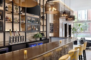 Petit déjeuner, déjeuner et dîner servis sur place