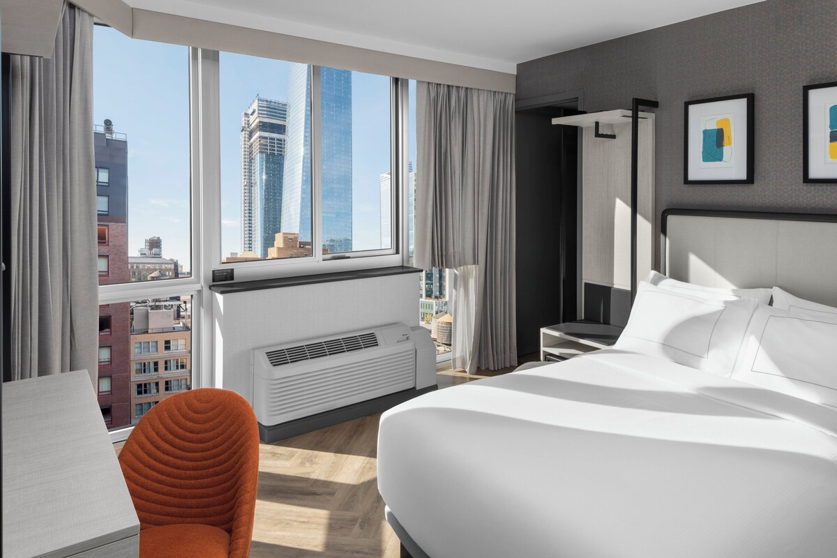 Premium-Zimmer, 1 King-Bett, Stadtblick | Hochwertige Bettwaren, Pillowtop-Betten, Zimmersafe, Schreibtisch