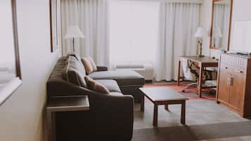 Suite, 1 King Bed, Non Smoking | Blackout curtains, iron/ironing board, free cots/infant beds