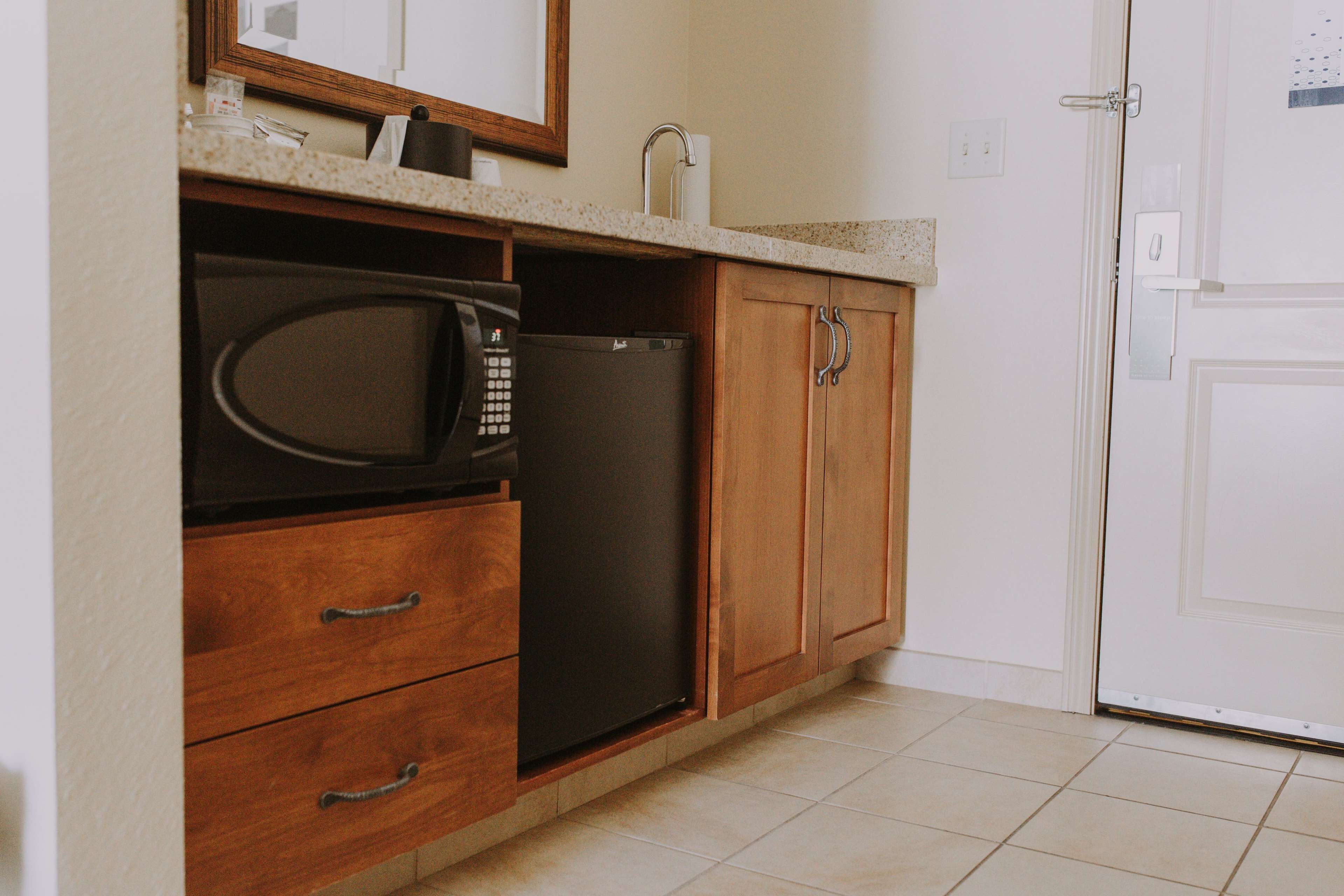 fridge, microwave, coffee/tea maker