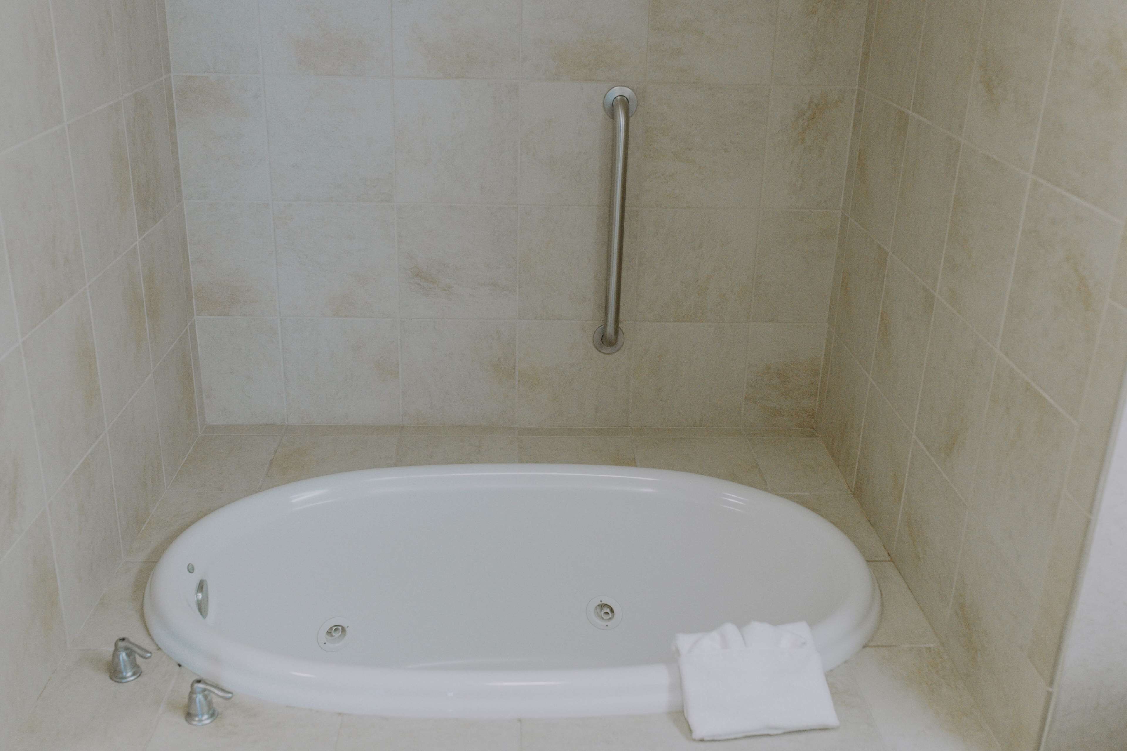 suite, 1 king bed, non smoking | bathroom | combined shower/bathtub, hair dryer, towels