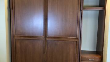 Room | Ruang tamu | TV skrin rata