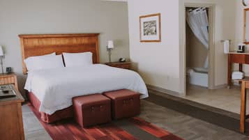 One king studio suite non smoking | Blackout curtains, iron/ironing board, free cots/infant beds