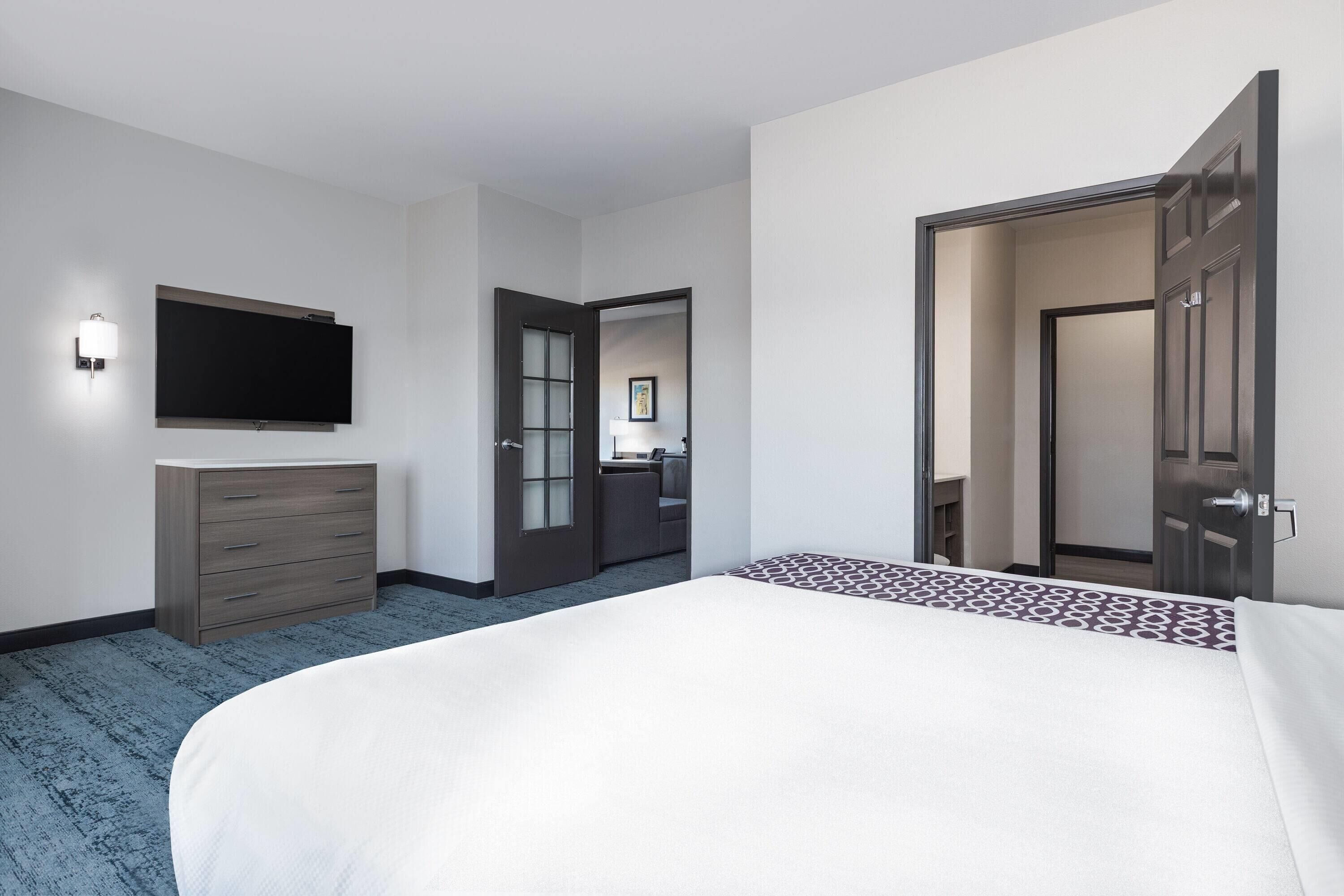 Familiestudio-suite - 1 kingsize-seng - handicapvenligt - ikke-ryger (Deluxe Family Suite) | Premium-sengetøj, skrivebord, mørklægningsgardiner