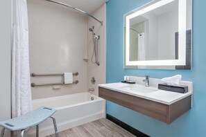 Rum - 2 queensize-sängar - tillgänglighetsanpassat - icke-rökare (Mobility, Bathtub w/Grab bars) | Tillgänglighetsanpassat badrum