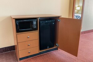 Premium-sengetøj, skrivebord, mørklægningsgardiner