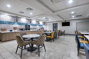 Free daily continental breakfast  - La Quinta Inn & Suites by Wyndham Hobbs (Hobbs)