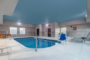 Indoor pool - La Quinta Inn & Suites by Wyndham Hobbs (Hobbs)
