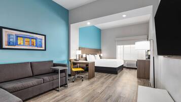 Deluxe Suite, 1 King Bed, Non Smoking, City View | Premium bedding, desk, blackout drapes, iron/ironing board