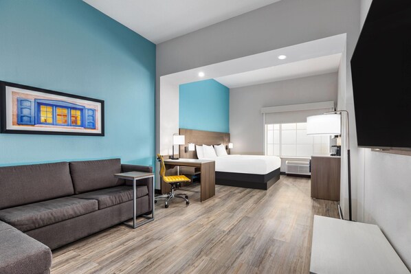 Deluxe Suite, 1 King Bed, Non Smoking, City View