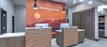 霍布斯温德姆拉昆塔套房酒店