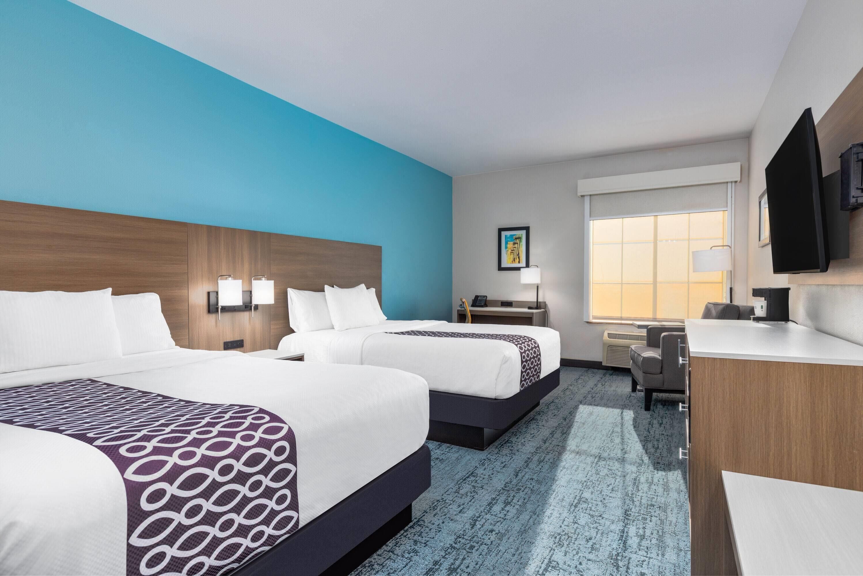 Værelse - 2 queensize-senge - ikke-ryger - byudsigt | Premium-sengetøj, skrivebord, mørklægningsgardiner