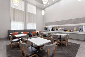 Tägliches inbegriffenes Frühstück zur Selbstbedienung