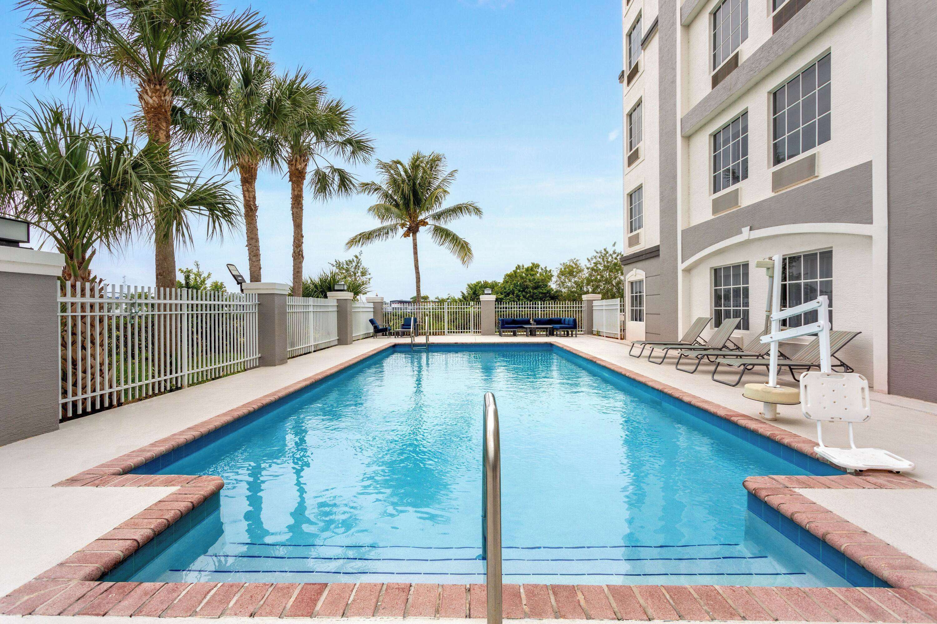 Kolam renang outdoor