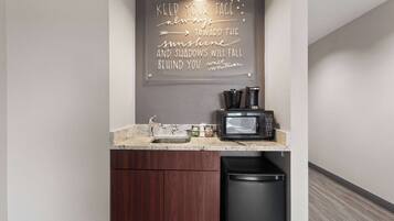 Premium bedding, in-room safe, desk, iron/ironing board