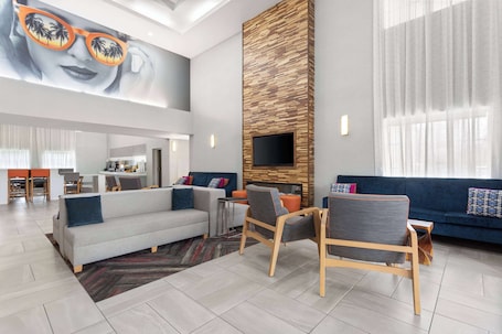 Saguão. La Quinta Inn & Suites by Wyndham Ft. Pierce