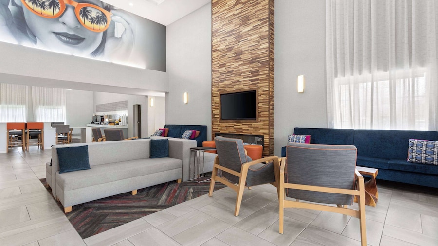 La Quinta Inn & Suites by Wyndham Ft. Pierce