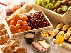 Daily buffet breakfast for a fee