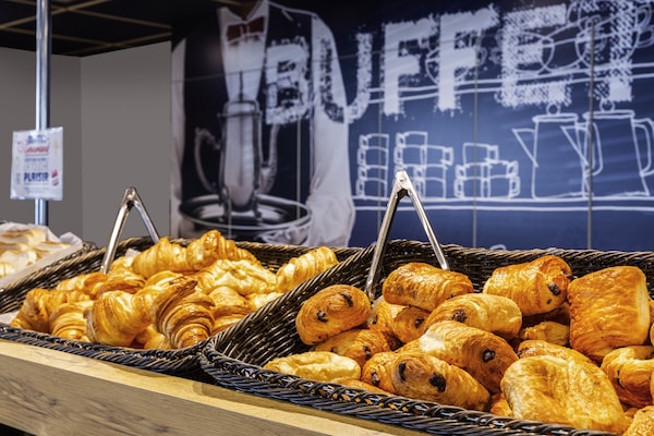 Daily buffet breakfast for a fee