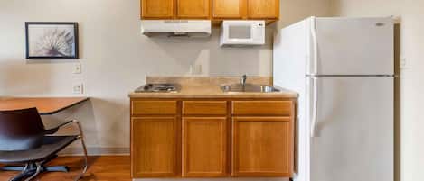 Standard Studio, Non Smoking, Refrigerator & Microwave | Private kitchen | Full-size fridge, microwave, stovetop, cookware/dishes/utensils