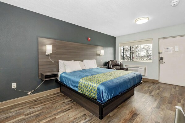 Premium bedding, in-room safe, iron/ironing board, free WiFi