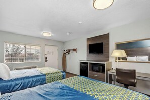 1 Schlafzimmer, hochwertige Bettwaren, Zimmersafe, Bügeleisen/Bügelbrett