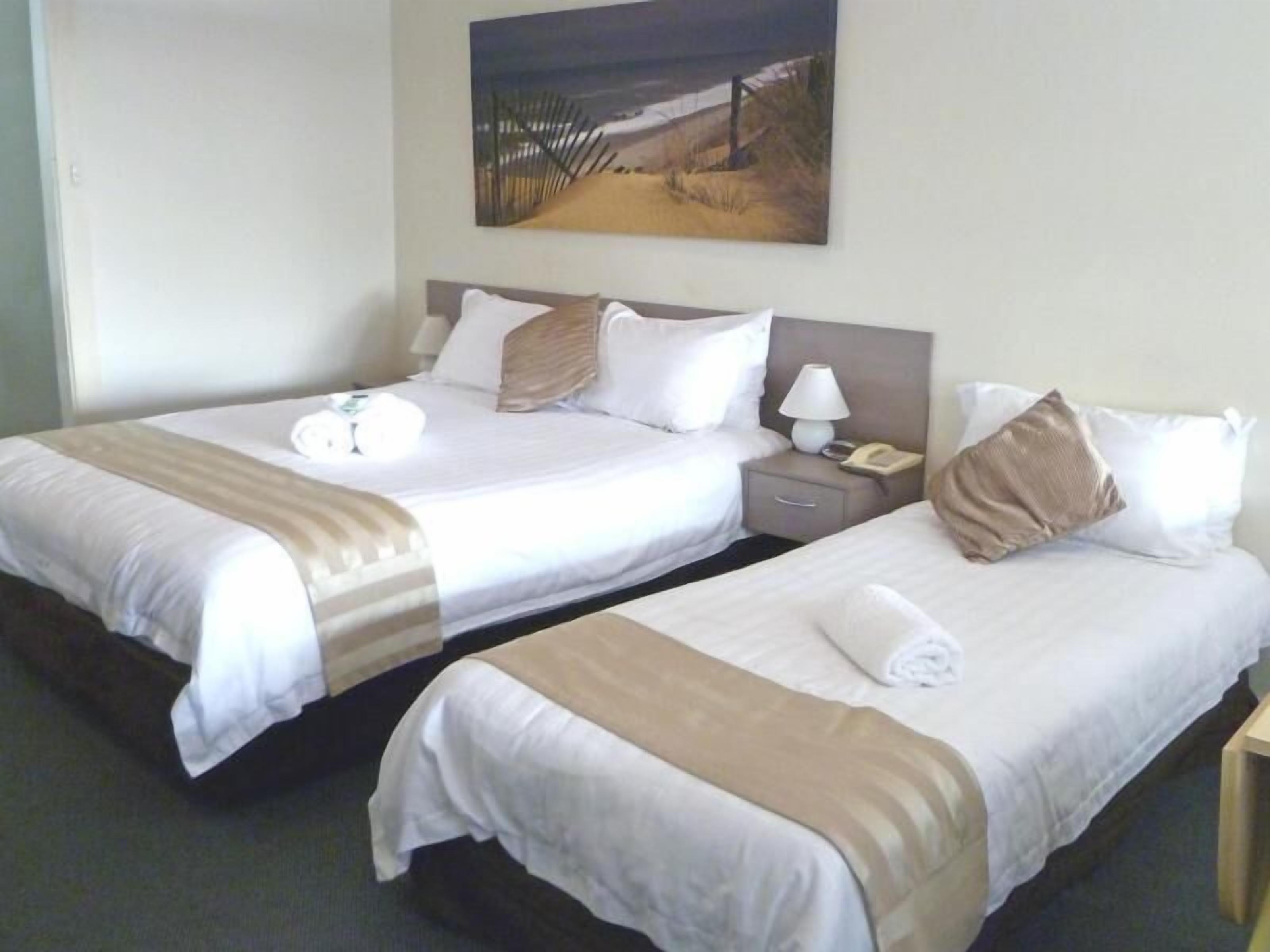 Skrivbord, mörkläggningsgardiner, strykjärn/strykbräda och gratis wi-fi