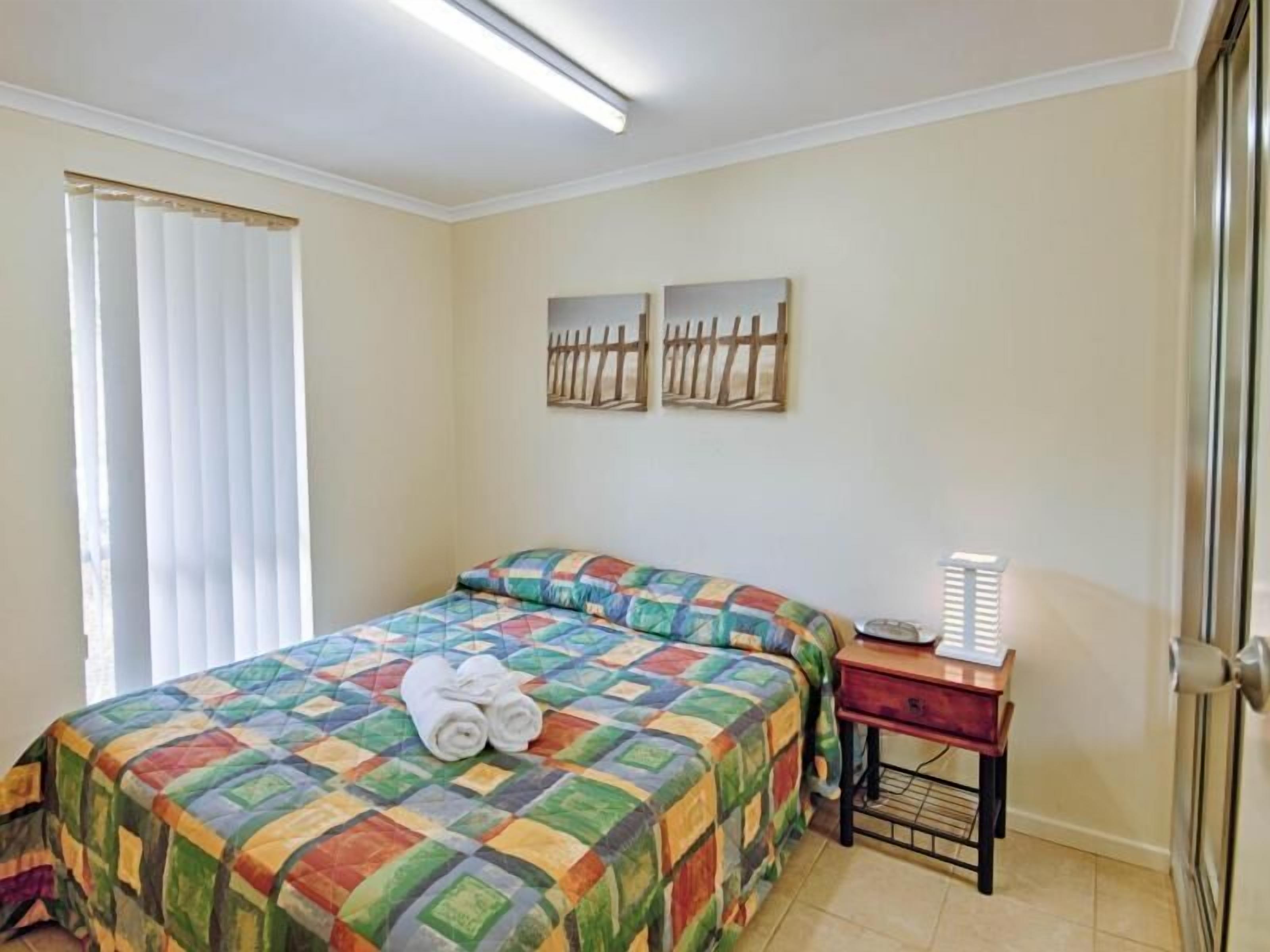 Skrivbord, mörkläggningsgardiner, strykjärn/strykbräda och gratis wi-fi