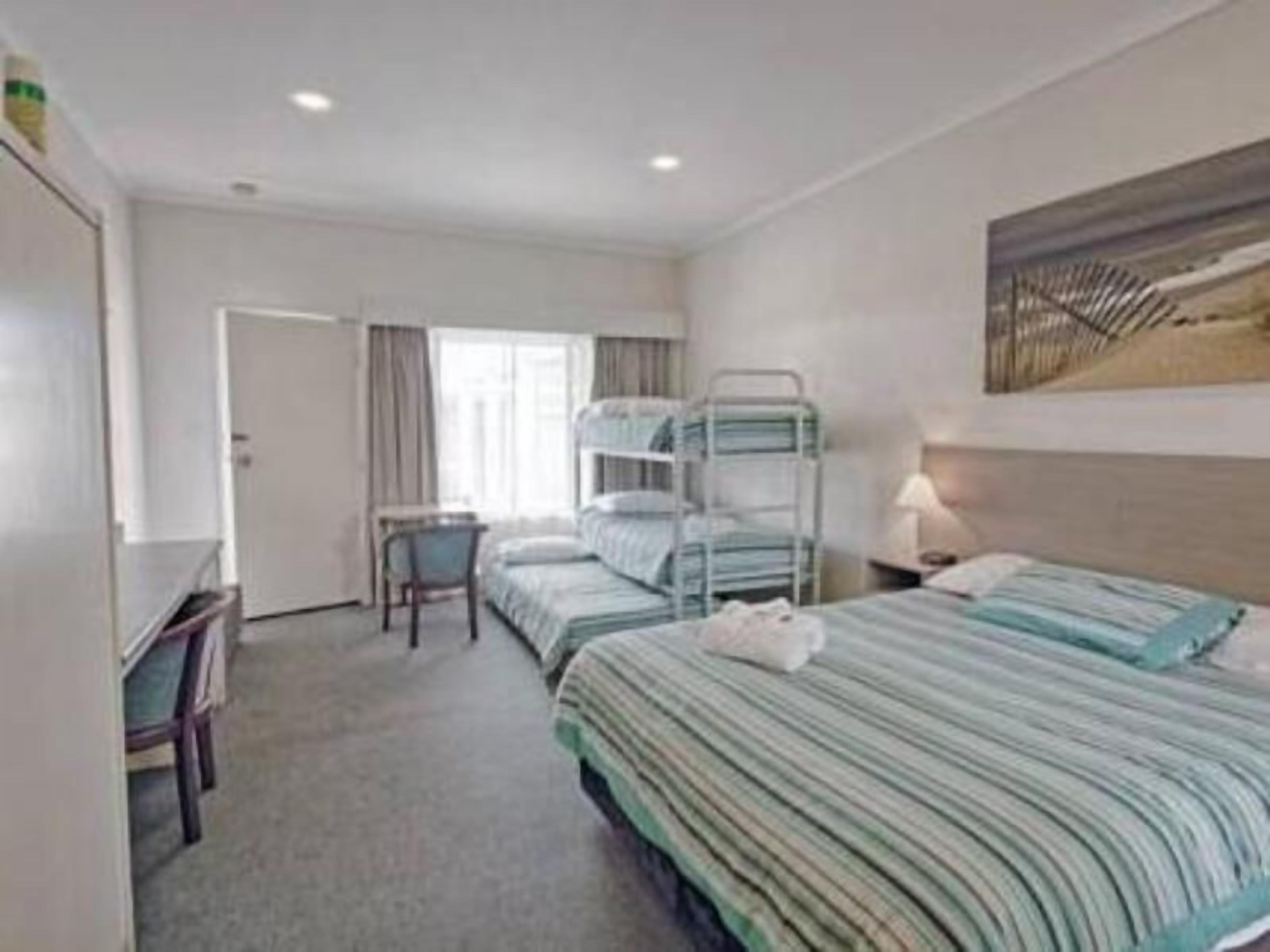 Skrivbord, mörkläggningsgardiner, strykjärn/strykbräda och gratis wi-fi