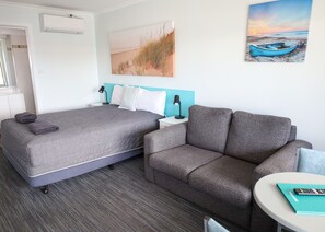 Queen Room | Desk, blackout drapes, iron/ironing board, free WiFi