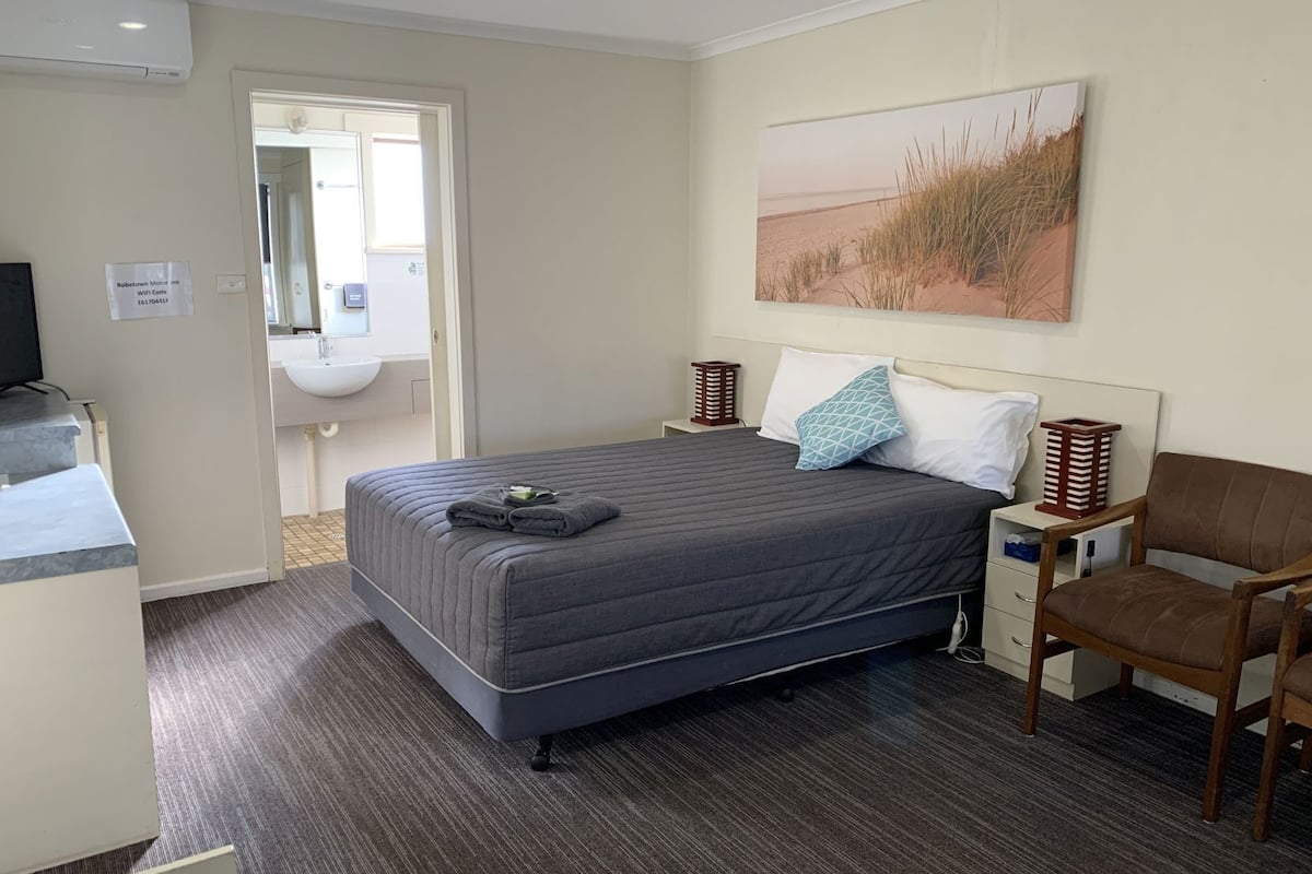 Desk, blackout curtains, iron/ironing board, free WiFi