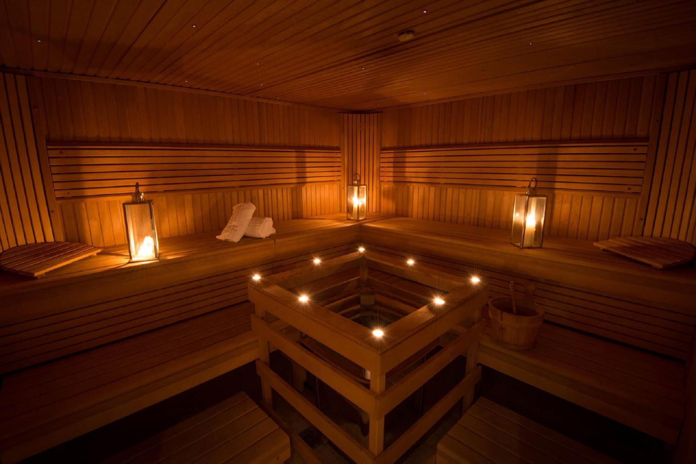 couples treatment room(s), sauna, hot tub, steam room, body treatments