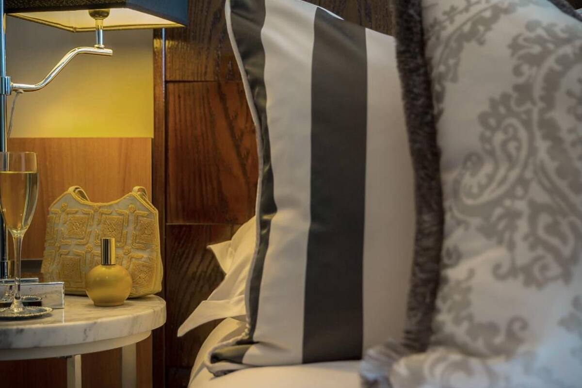 1 bedroom, hypo-allergenic bedding, desk, laptop workspace