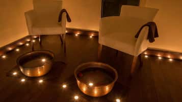 Couples treatment room(s), sauna, hot tub, steam room, body treatments