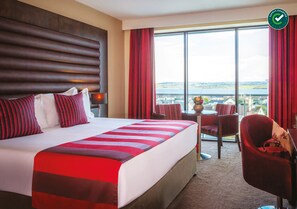 Hypo-allergenic bedding, desk, laptop workspace, blackout curtains - Lough Rea Hotel & Spa (Loughrea)
