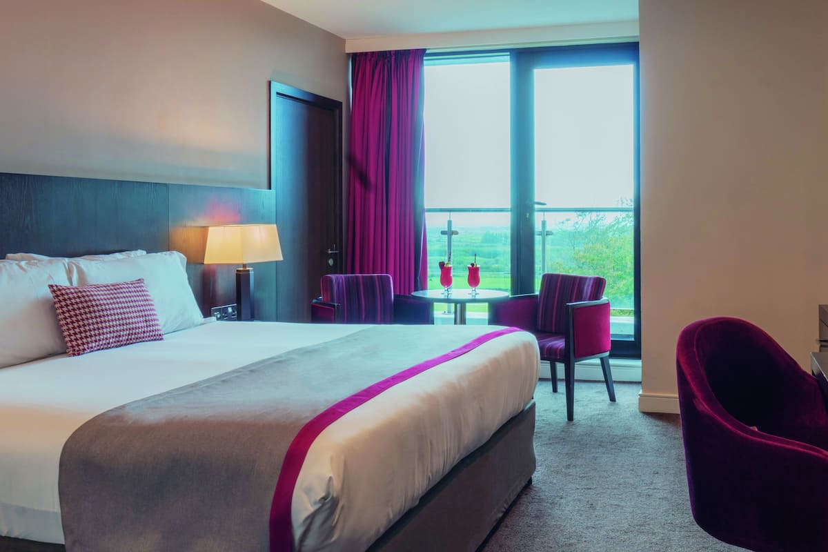 king room | 1 bedroom, hypo-allergenic bedding, desk, laptop workspace