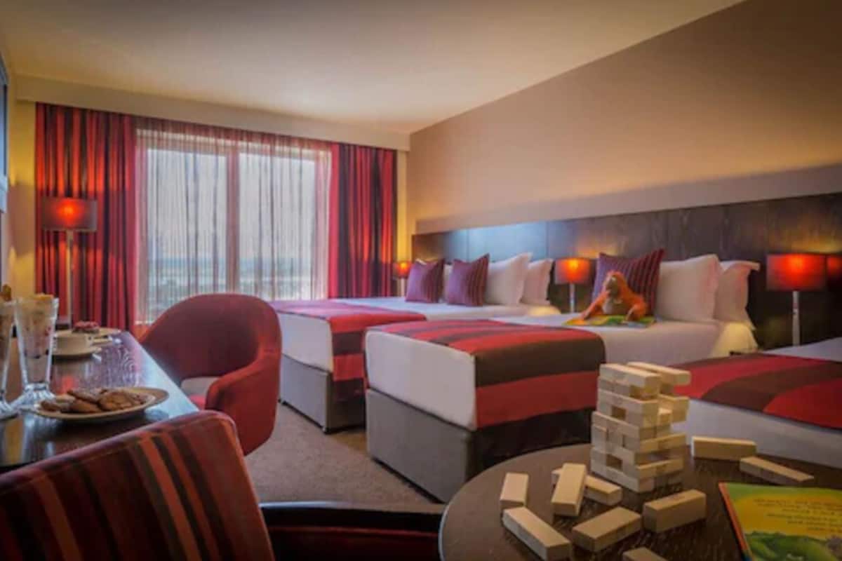 1 bedroom, hypo-allergenic bedding, desk, laptop workspace