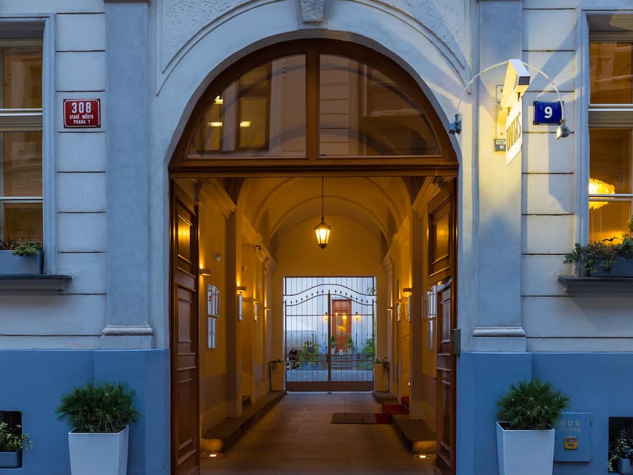 Pintu masuk hartanah