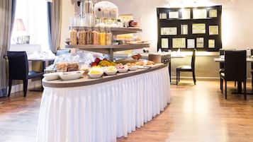 Se ofrece un desayuno bufé (500 CZK por persona)