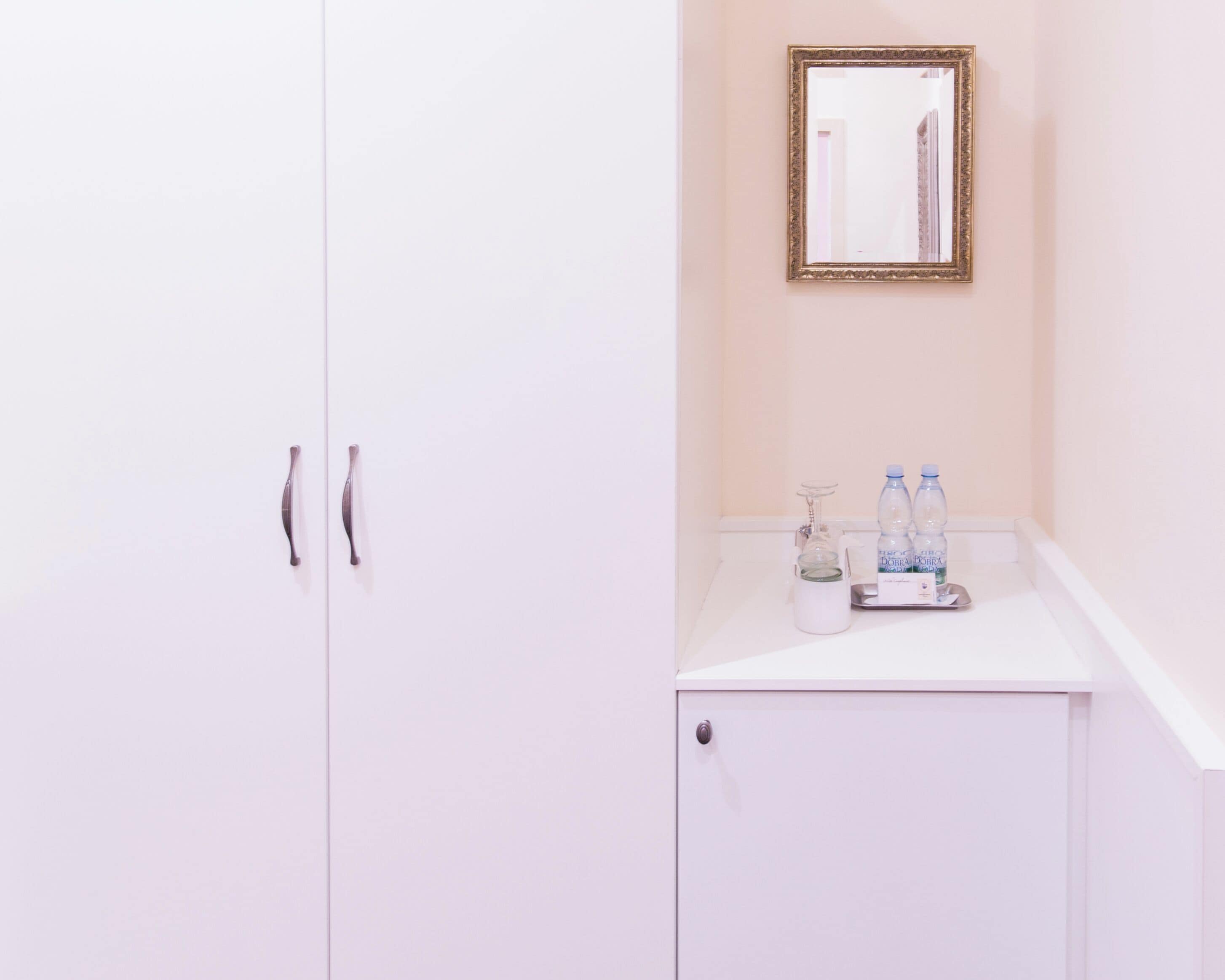 40-inch lcd tv with satellite channels, books