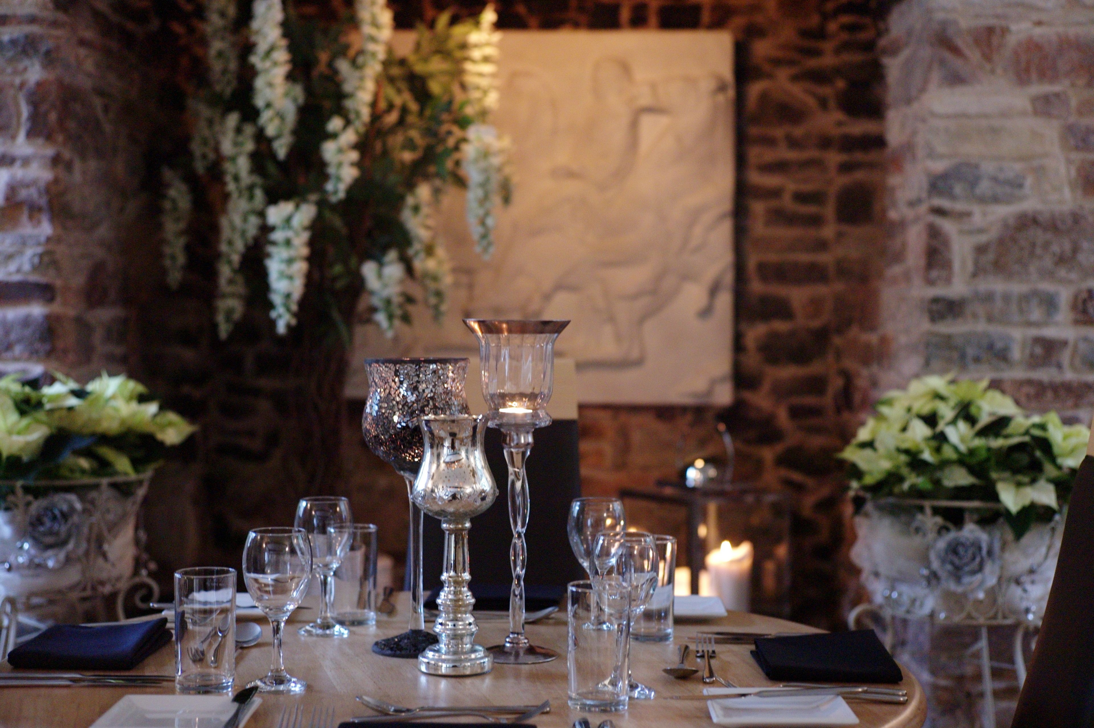 Lunch and dinner served, local cuisine