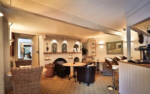 Bar (on property) - Combe House Hotel (Bridgwater)