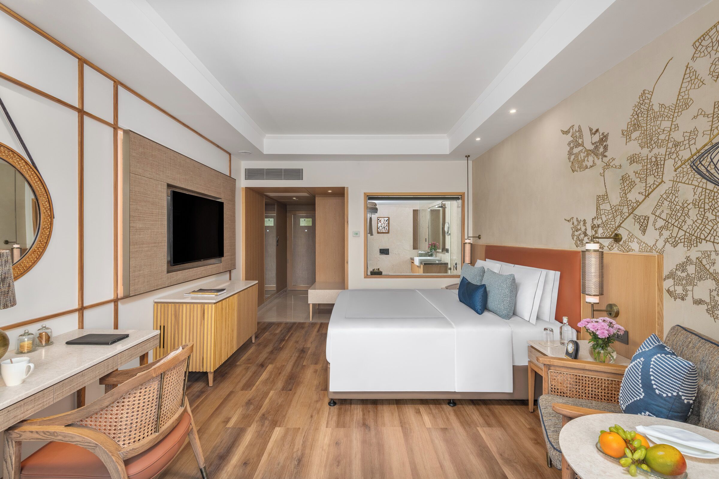 Luxury Room, 1 King Bed | Egyptian cotton sheets, premium bedding, minibar, in-room safe