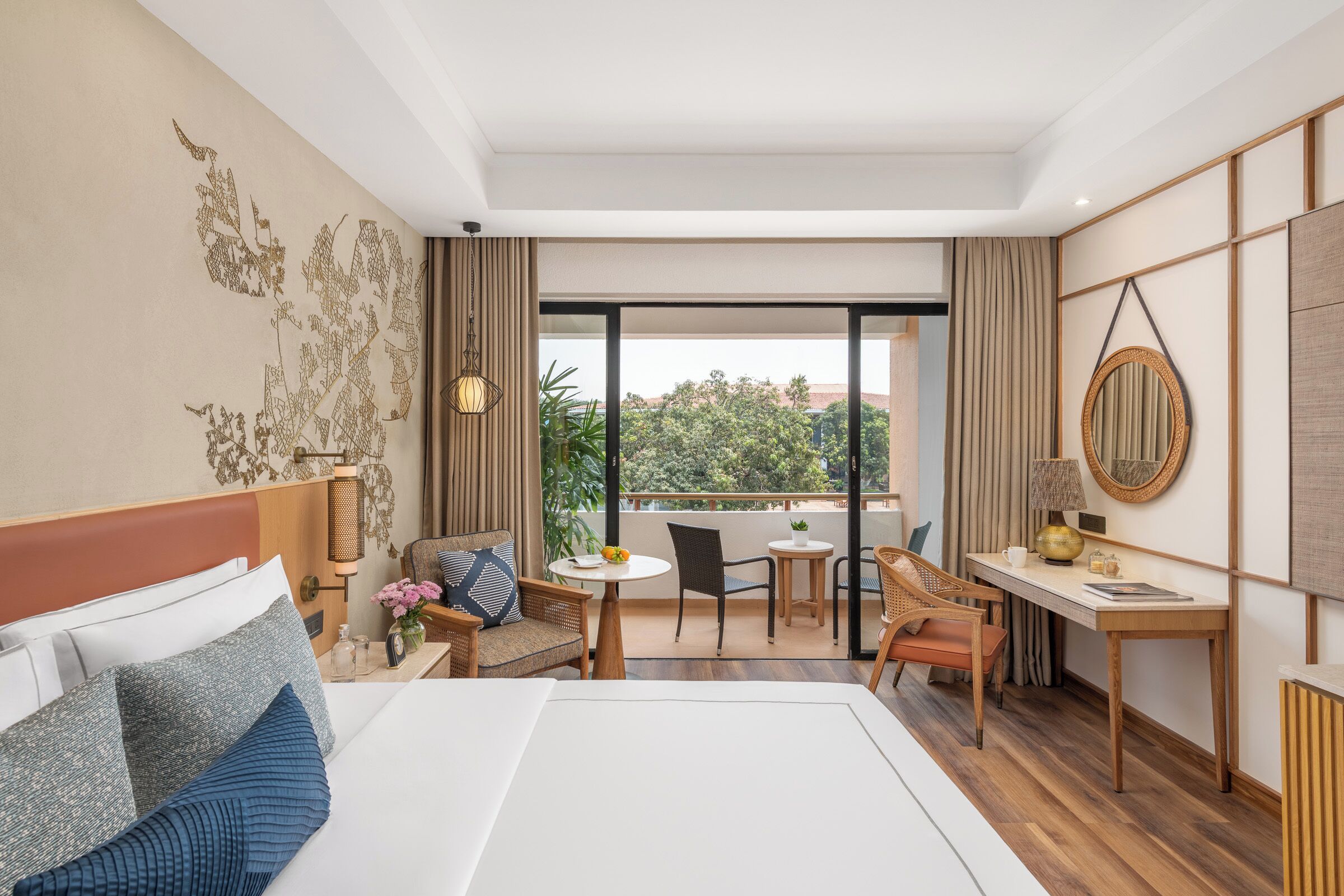 Superior Room, 1 King Bed | Egyptian cotton sheets, premium bedding, minibar, in-room safe
