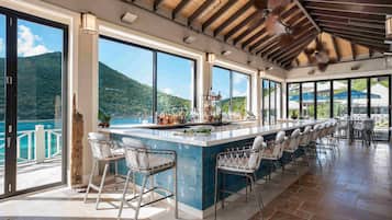 5 restaurants; breakfast, lunch, dinner and brunch served